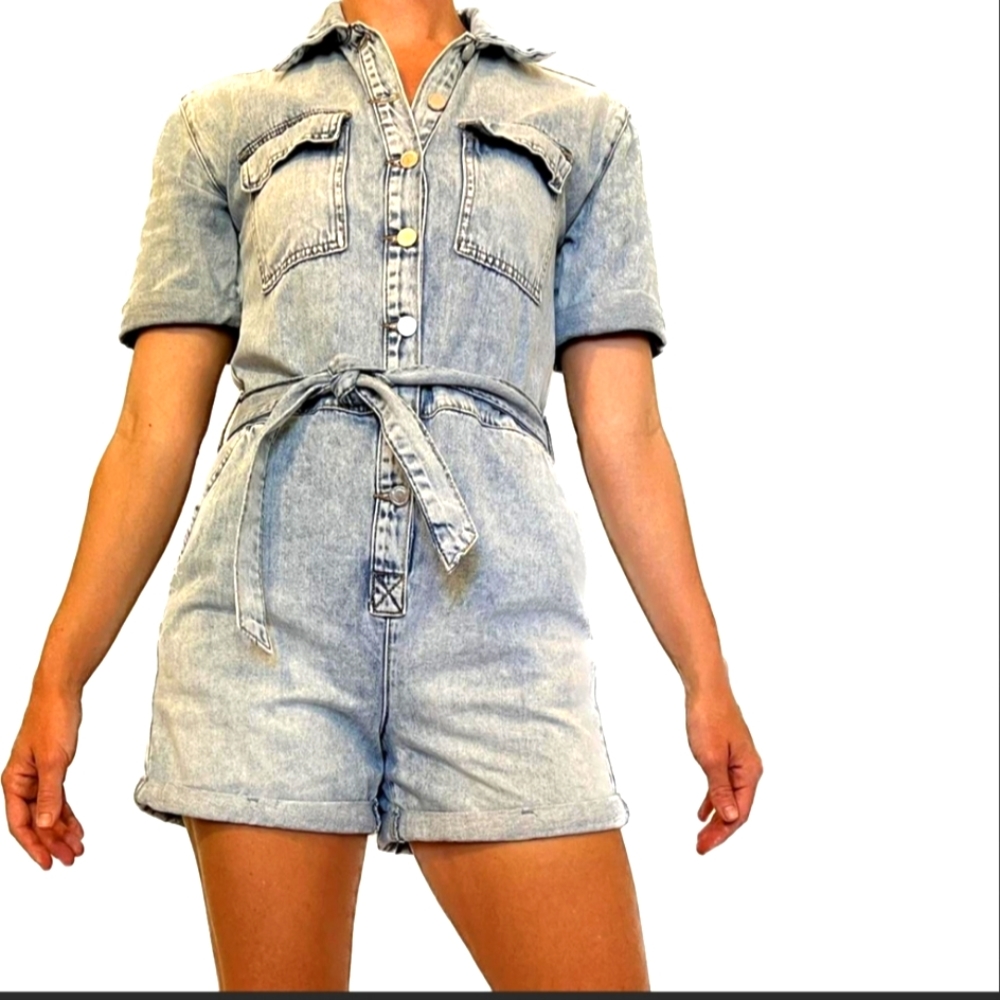 Light wash short sleeves denim romper Size XL